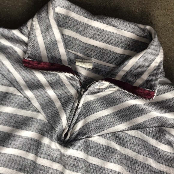 Fade by Buckle Gray & White Pullover - Picture 3 of 7